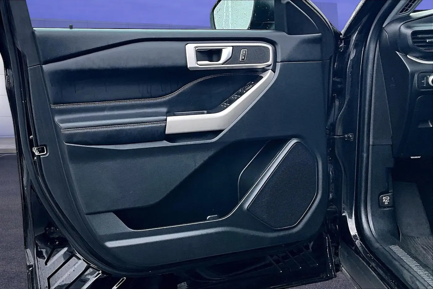 2022 Ford Explorer - $25,999