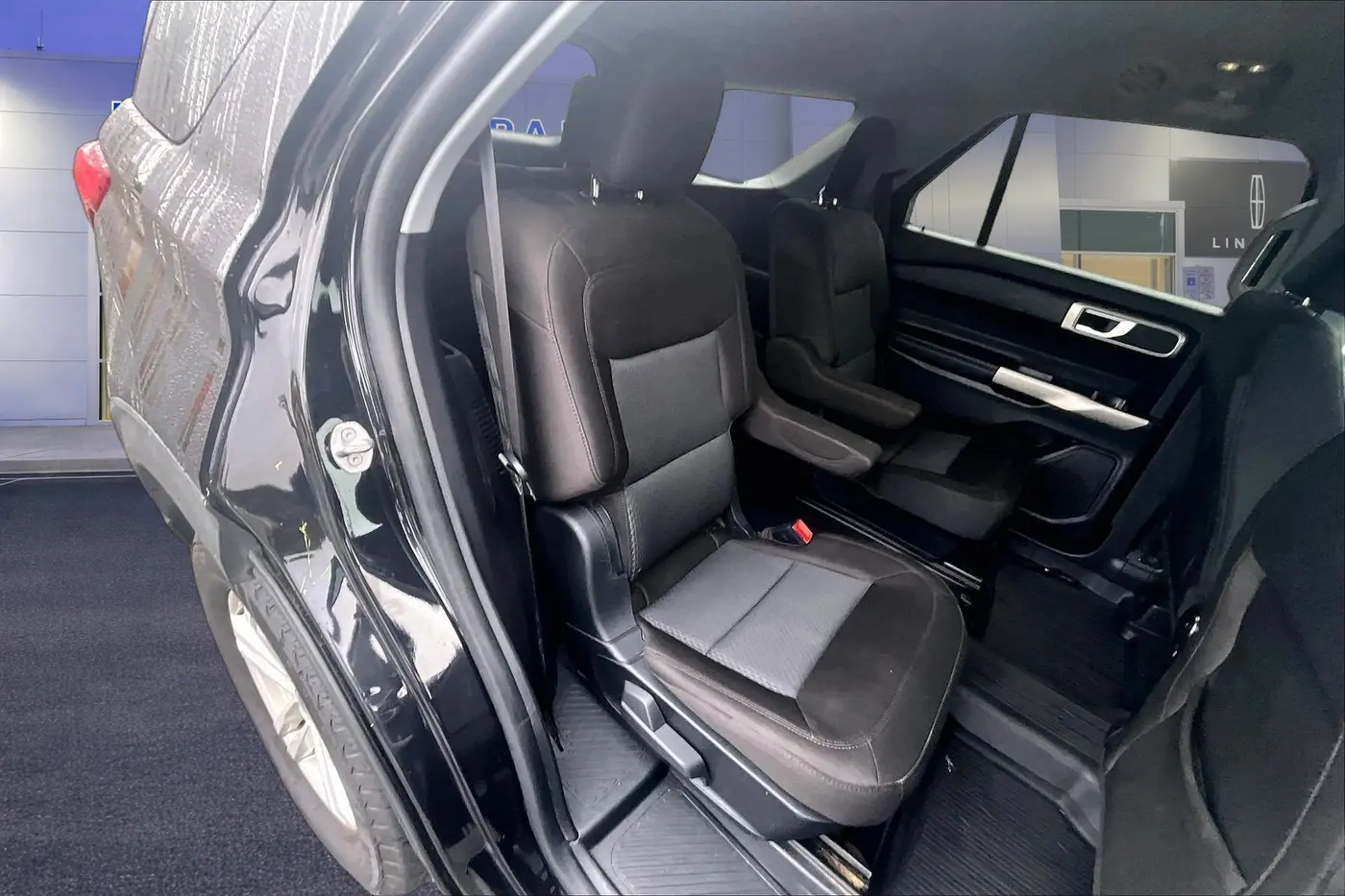 2022 Ford Explorer - $25,999