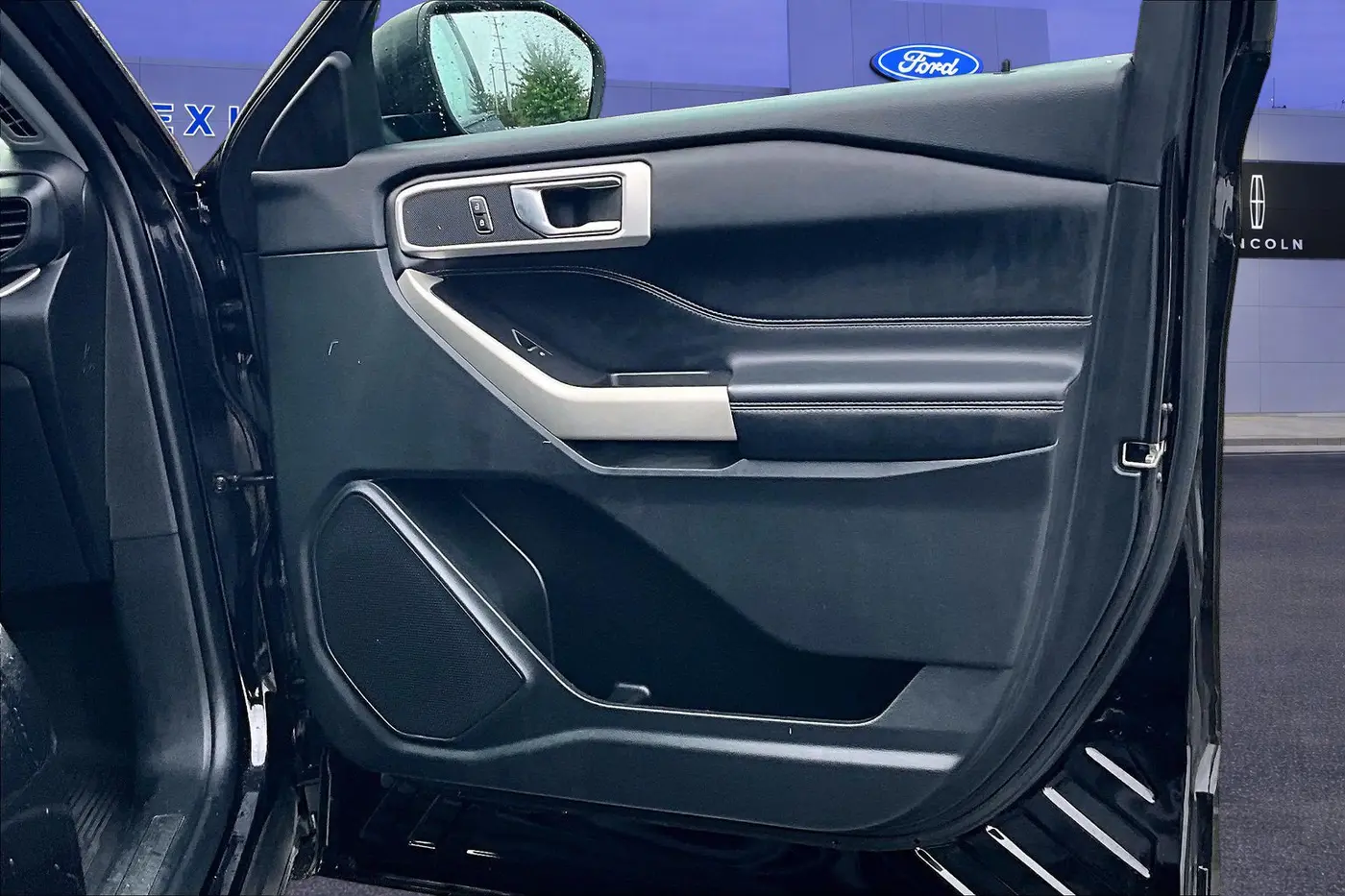 2022 Ford Explorer - $25,999