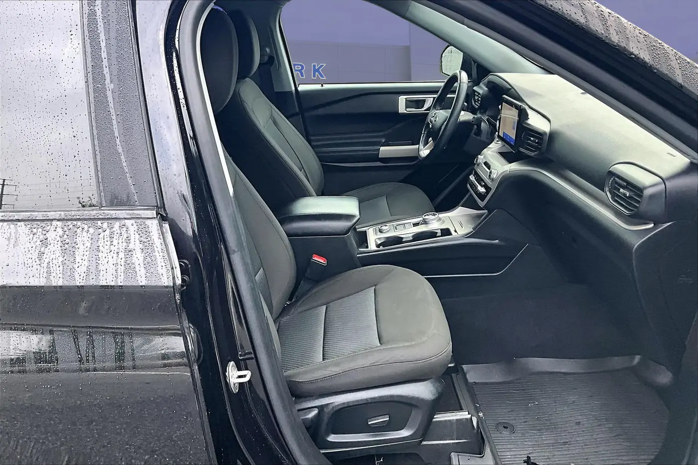 2022 Ford Explorer - $25,999