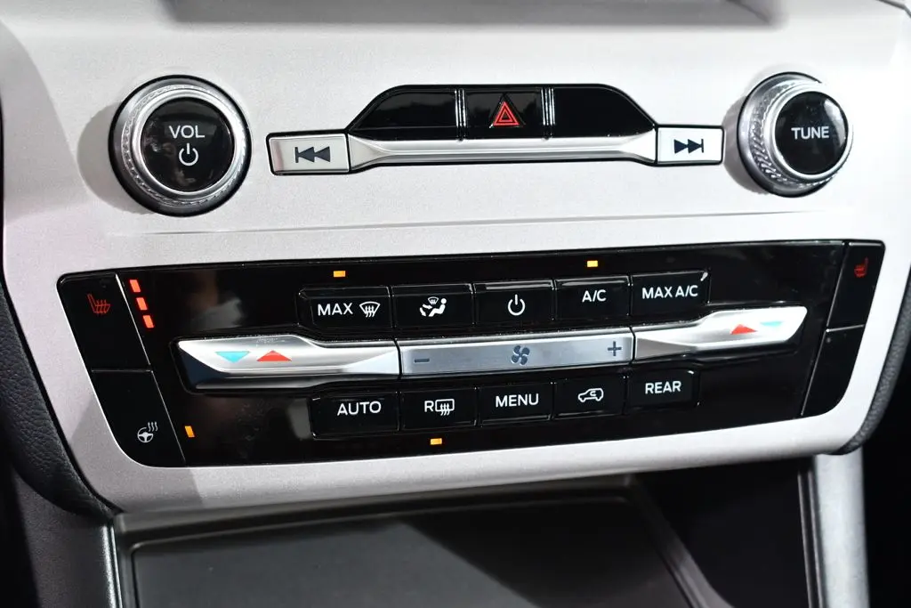2023 Ford Explorer - $30,255