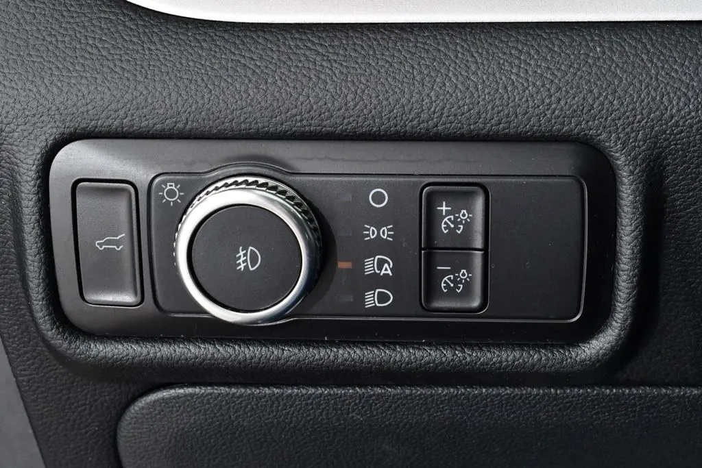 2023 Ford Explorer - $30,255