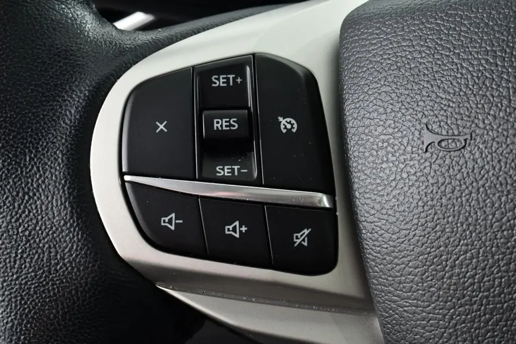 2023 Ford Explorer - $30,255