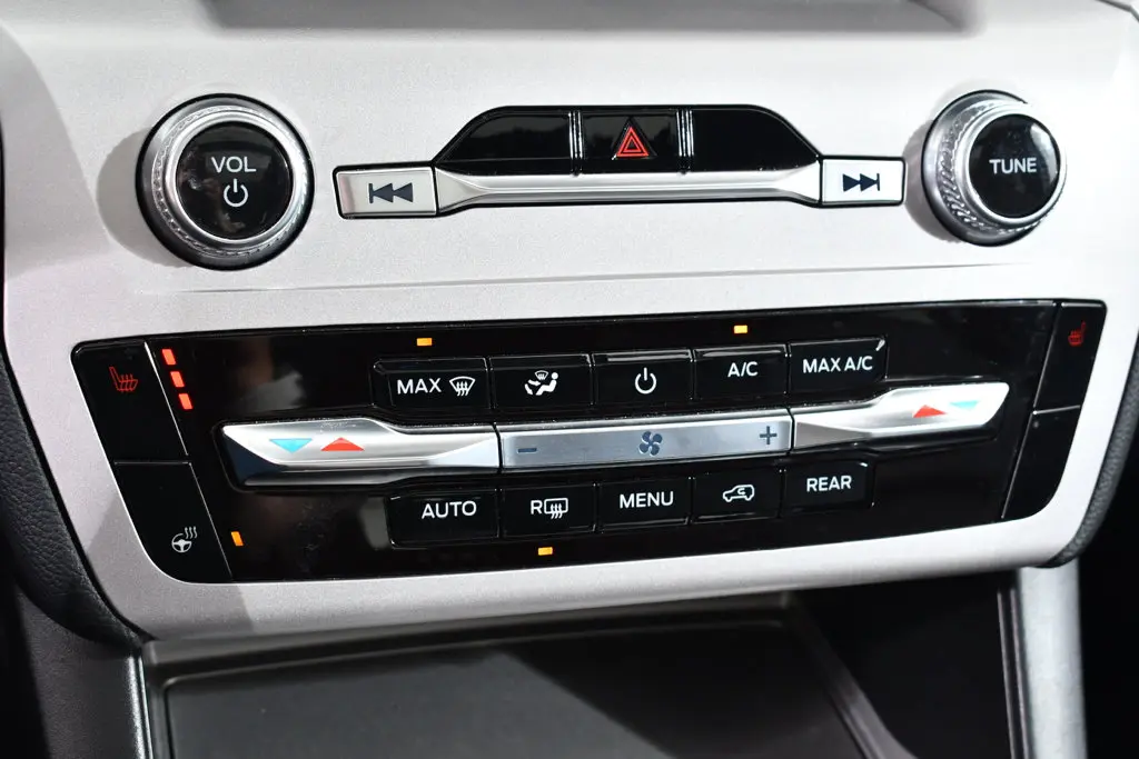 2023 Ford Explorer - $29,555