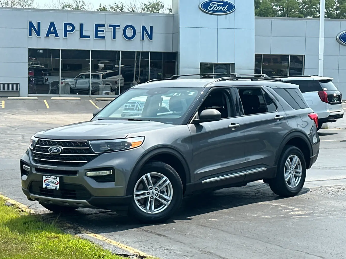 2023 Ford Explorer - $28,990