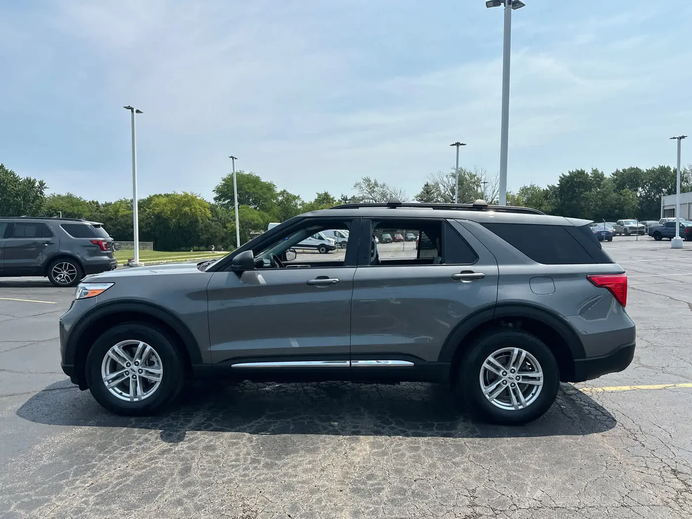 2023 Ford Explorer - $28,990