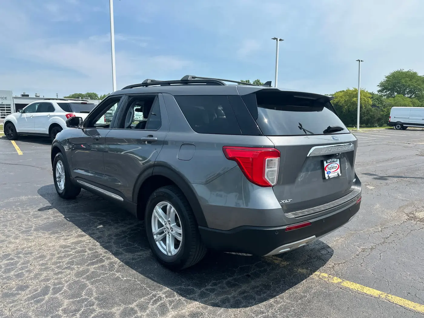 2023 Ford Explorer - $28,990