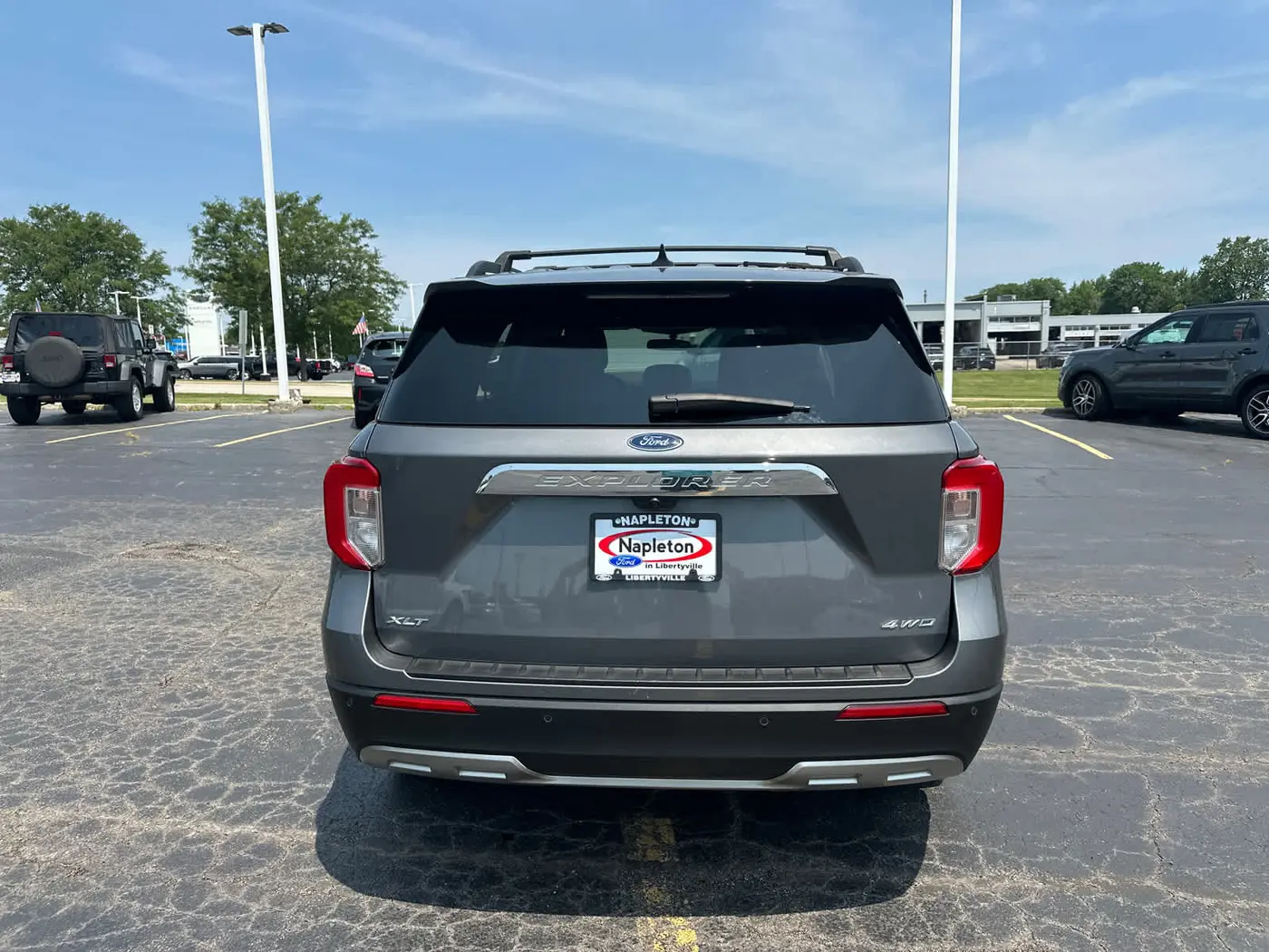 2023 Ford Explorer - $28,990