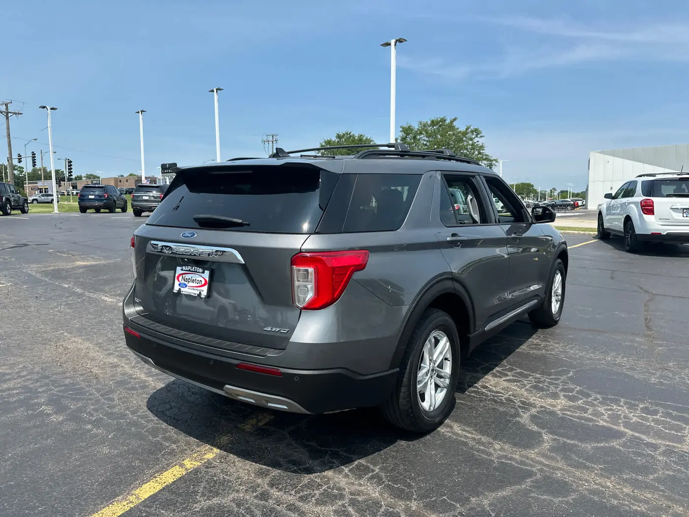 2023 Ford Explorer - $28,990