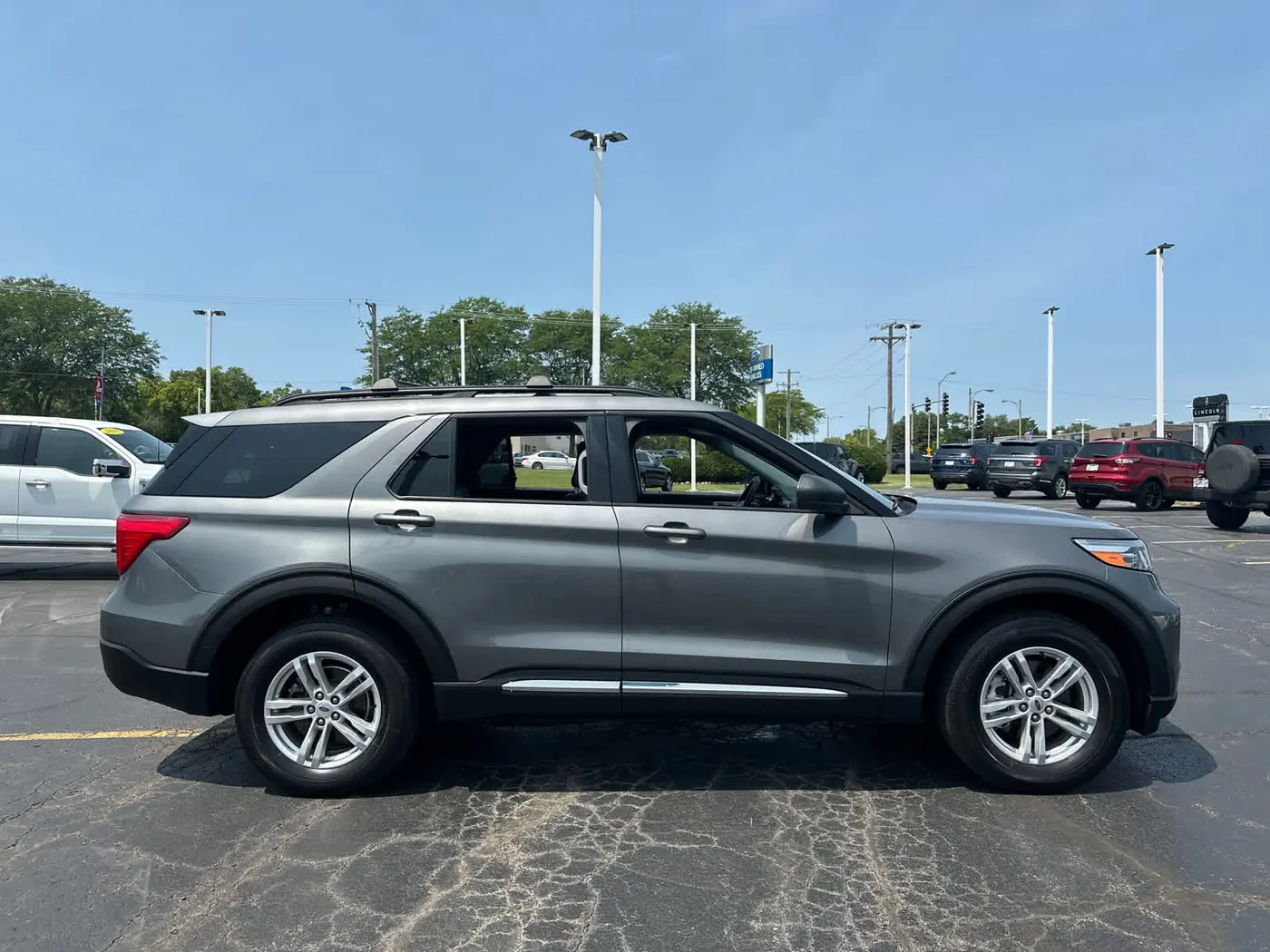 2023 Ford Explorer - $28,990