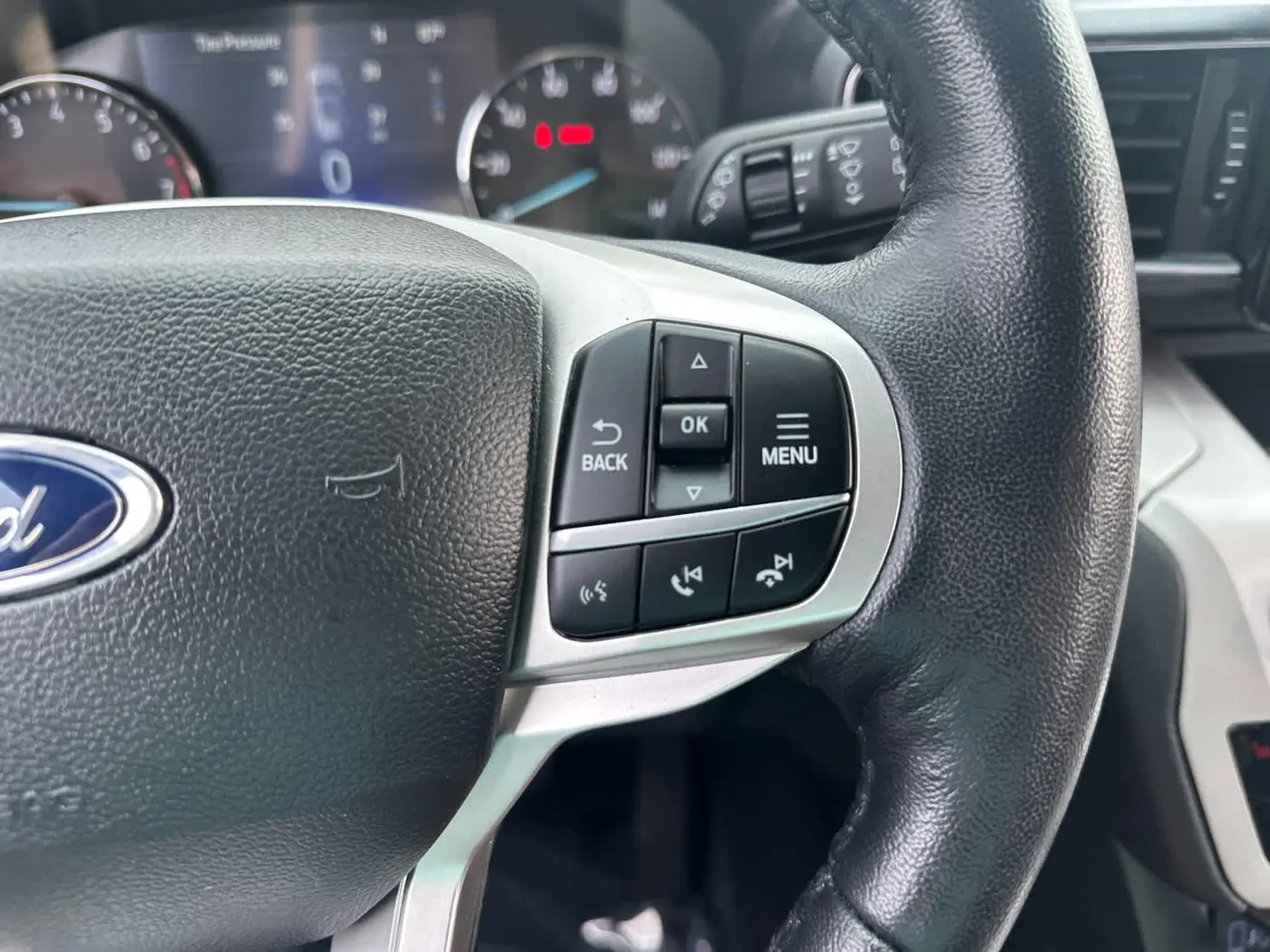 2023 Ford Explorer - $28,990