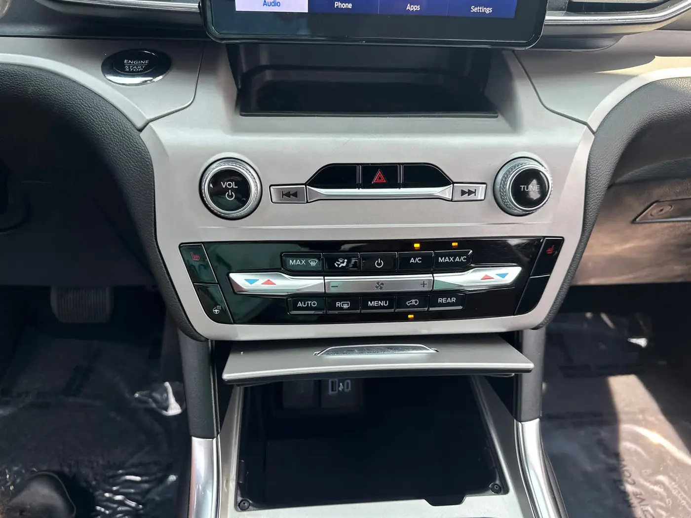 2023 Ford Explorer - $28,990