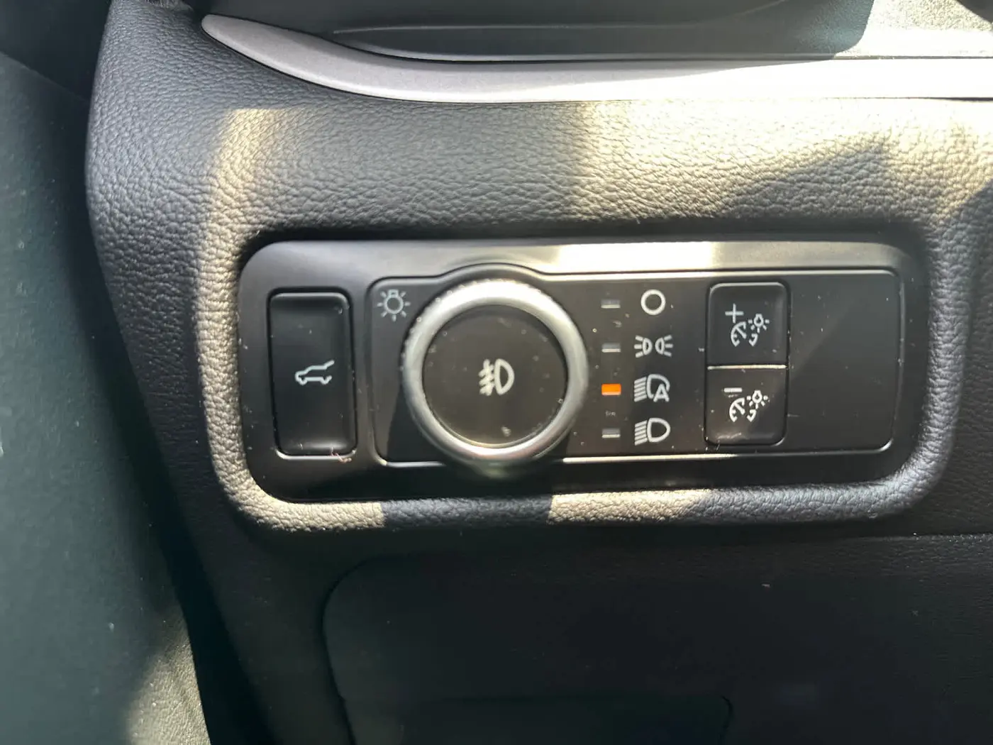 2023 Ford Explorer - $28,990