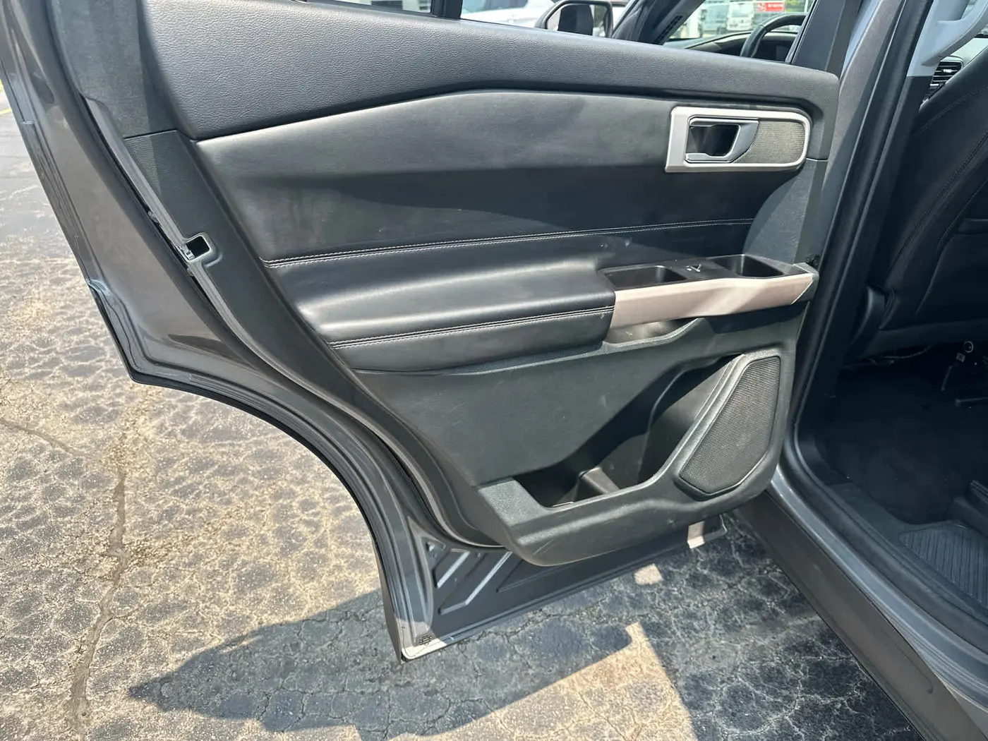 2023 Ford Explorer - $28,990