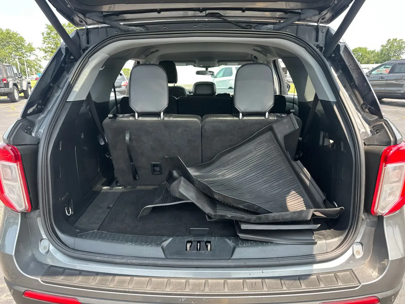 2023 Ford Explorer - $28,990