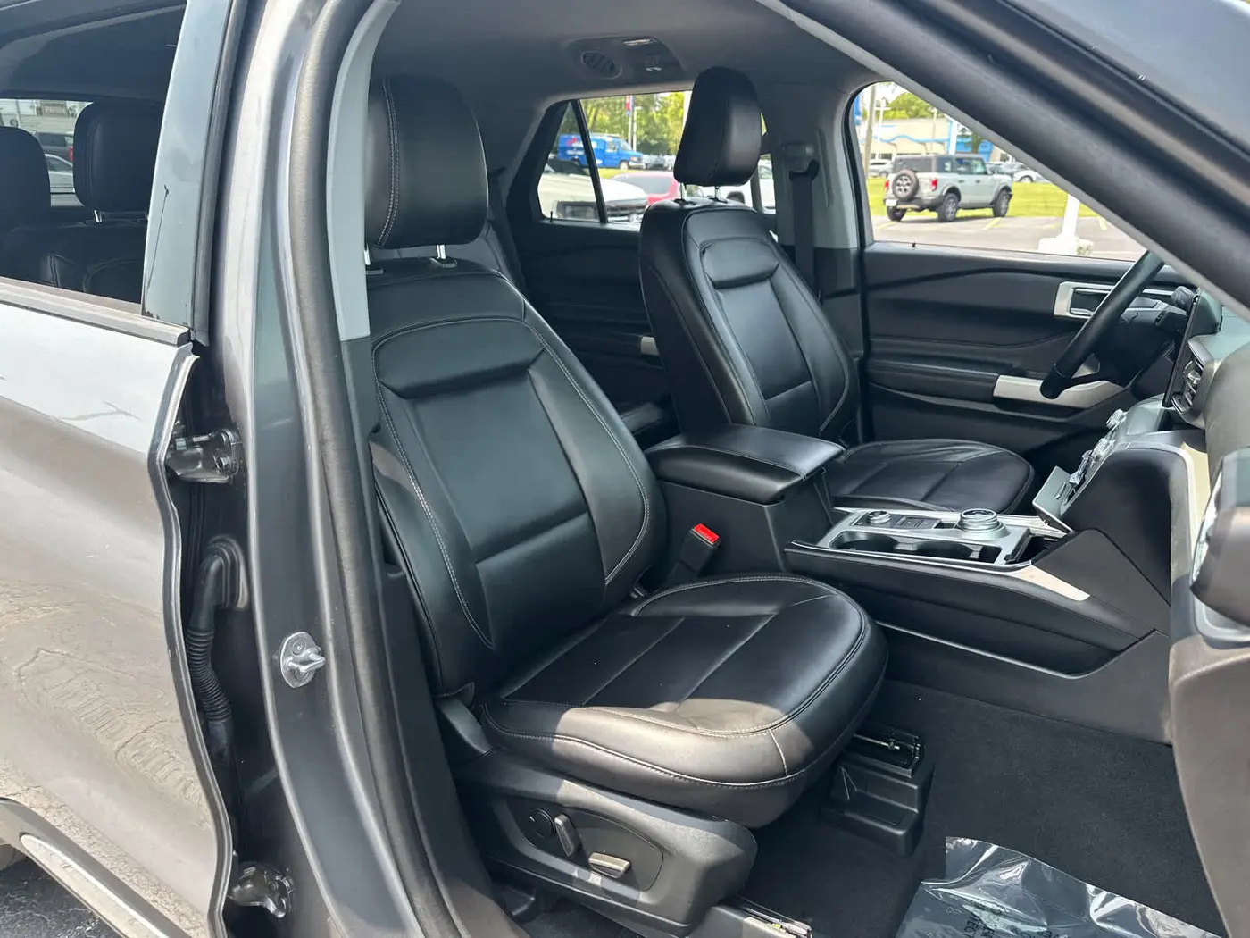 2023 Ford Explorer - $28,990