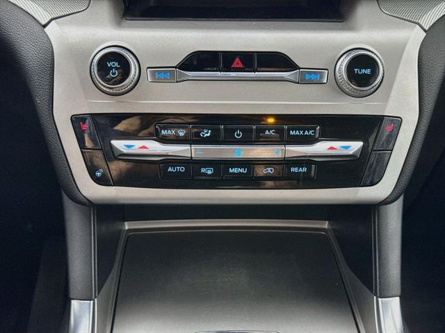 2023 Ford Explorer - $32,999