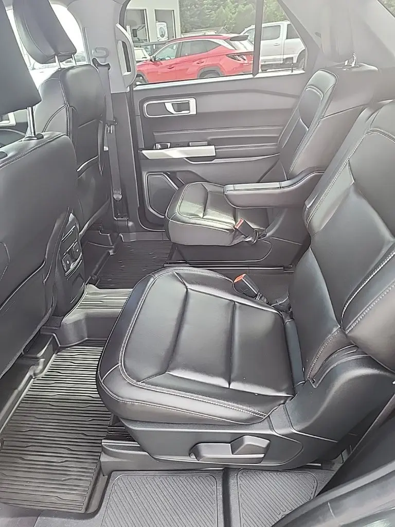 2022 Ford Explorer - $33,595
