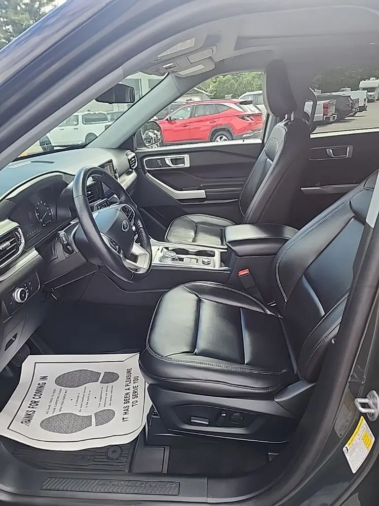 2022 Ford Explorer - $33,595