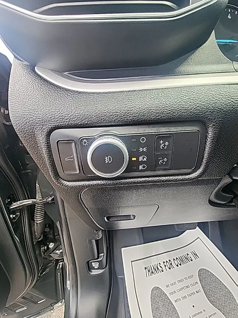 2022 Ford Explorer - $33,595
