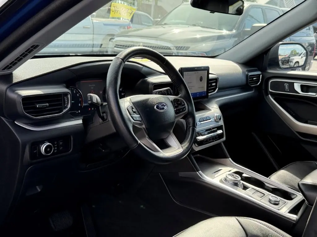 2023 Ford Explorer - $29,998