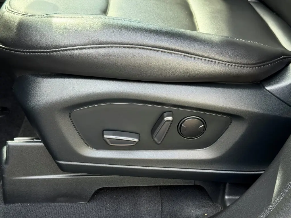 2023 Ford Explorer - $29,998