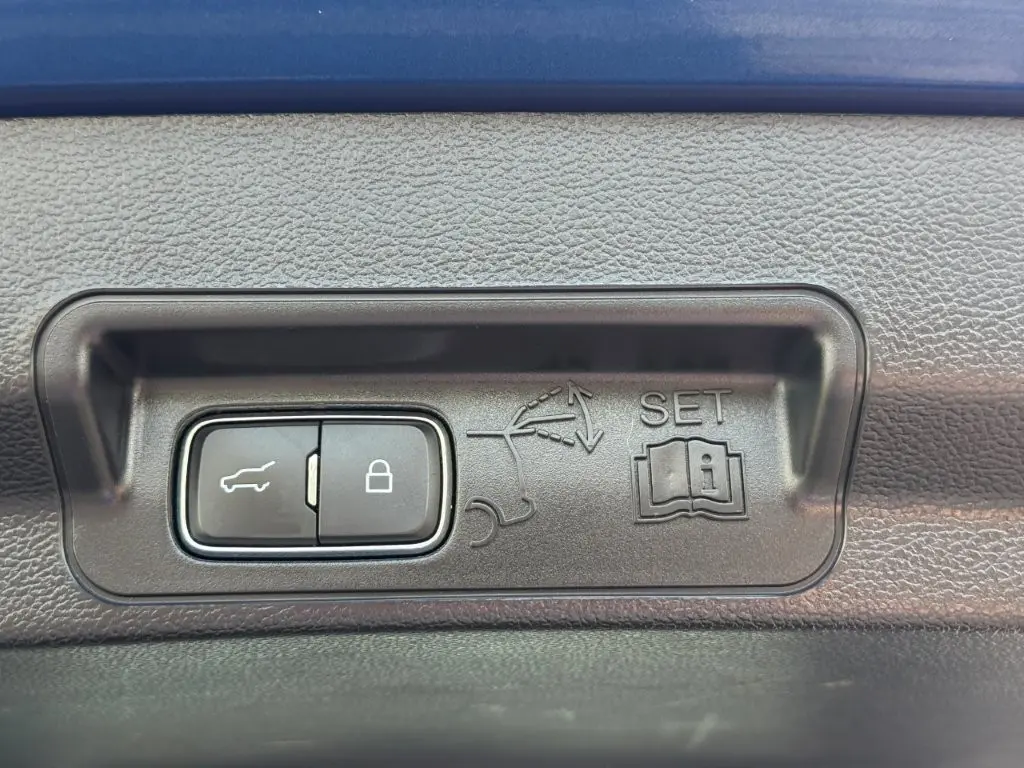 2023 Ford Explorer - $29,998