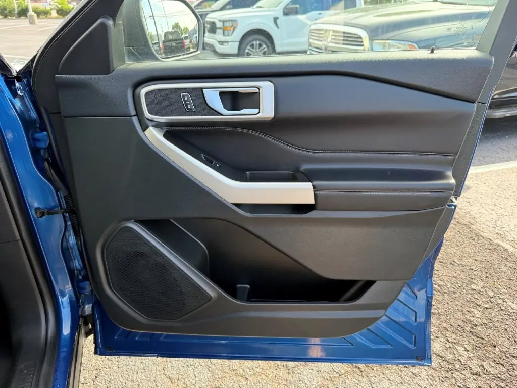 2023 Ford Explorer - $29,998
