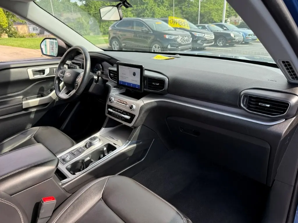 2023 Ford Explorer - $29,998