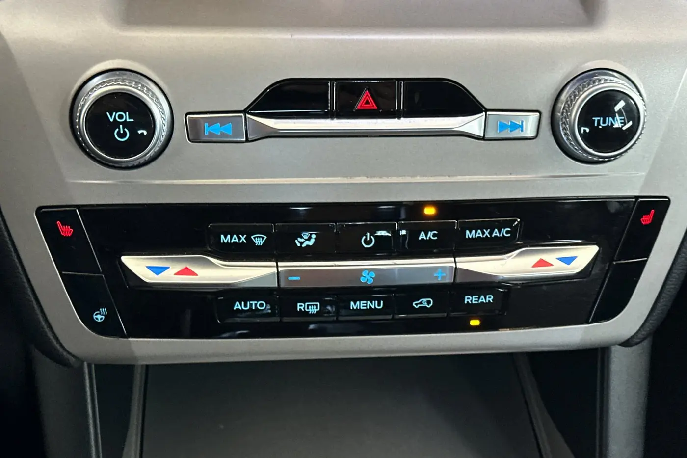 2023 Ford Explorer - $29,850