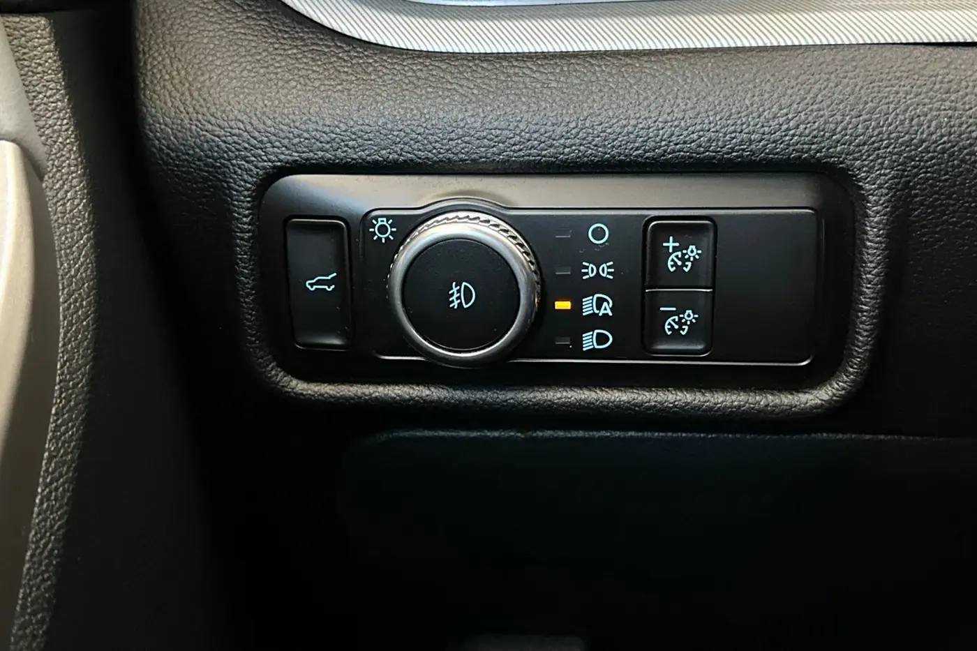 2023 Ford Explorer - $29,850