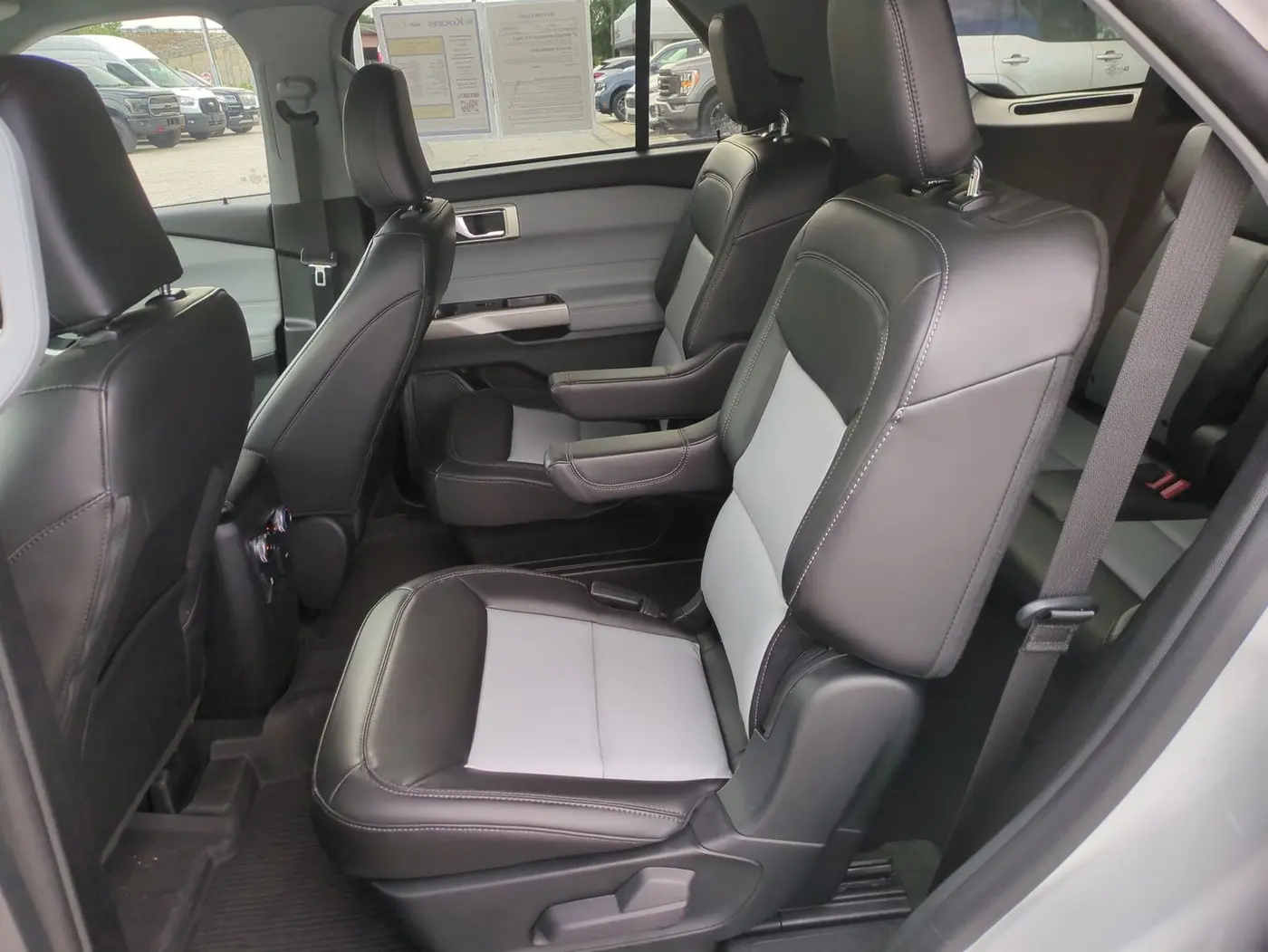 2023 Ford Explorer - $30,500