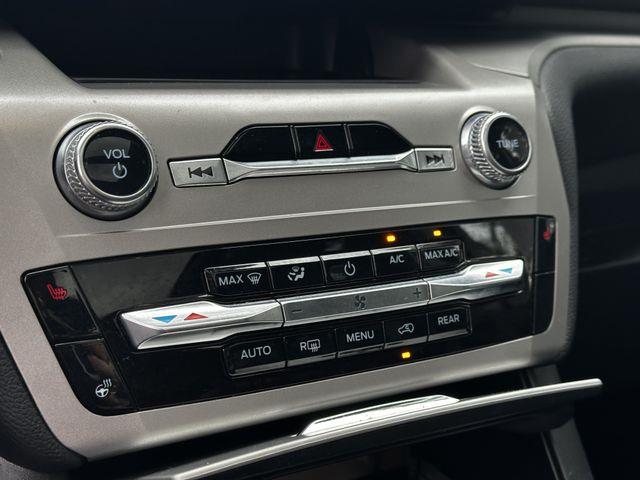 2022 Ford Explorer - $29,900