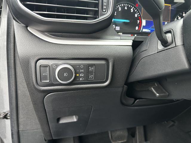 2022 Ford Explorer - $29,900