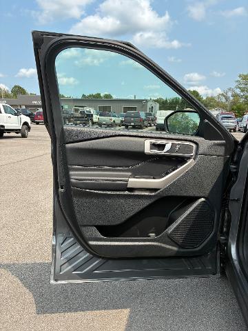 2023 Ford Explorer - $27,990