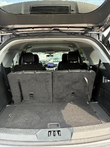 2023 Ford Explorer - $27,990