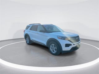 2020 Ford Explorer with Oxford White Exterior