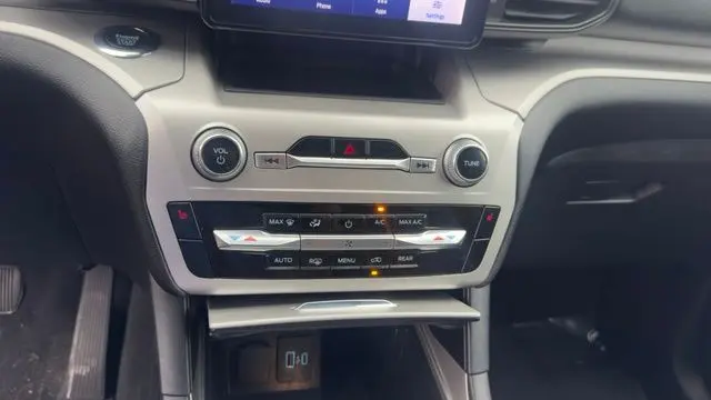 2022 Ford Explorer - $28,901