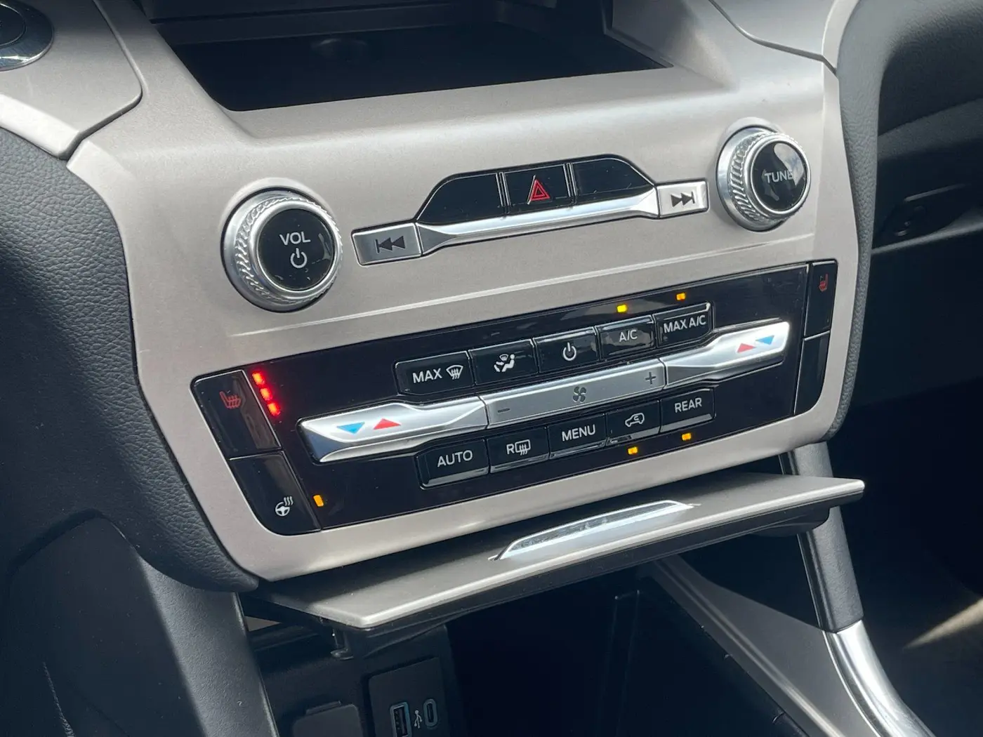 2023 Ford Explorer - $28,006