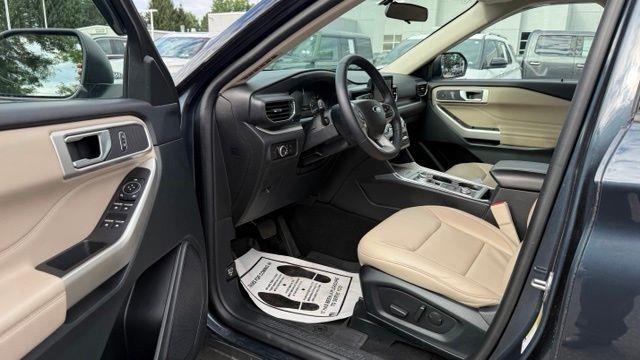 2023 Ford Explorer - $31,990