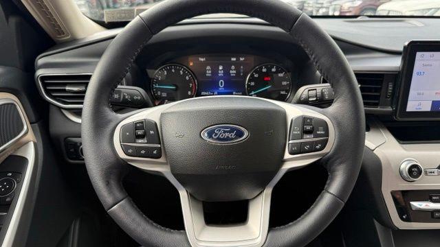 2023 Ford Explorer - $31,990
