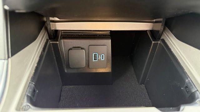 2023 Ford Explorer - $31,990