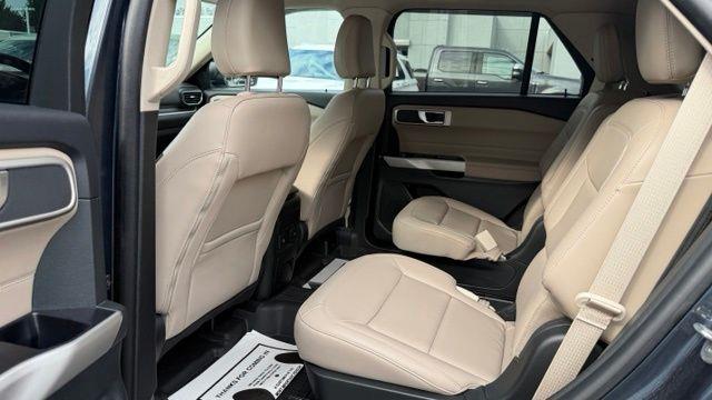 2023 Ford Explorer - $31,990