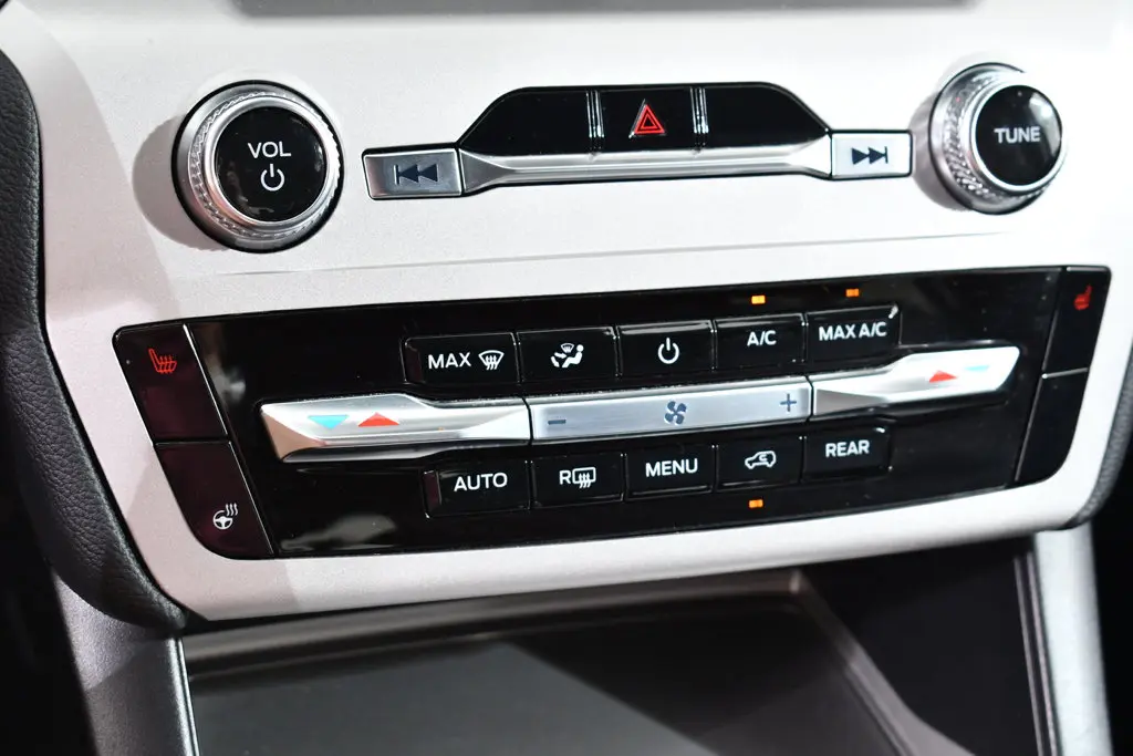 2024 Ford Explorer - $31,755