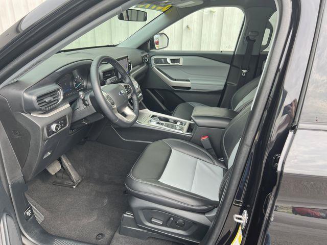 2023 Ford Explorer - $33,998