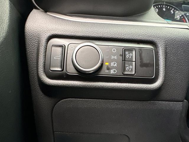 2023 Ford Explorer - $27,500