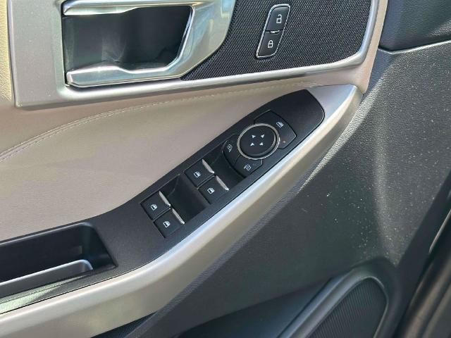 2022 Ford Explorer - $27,998