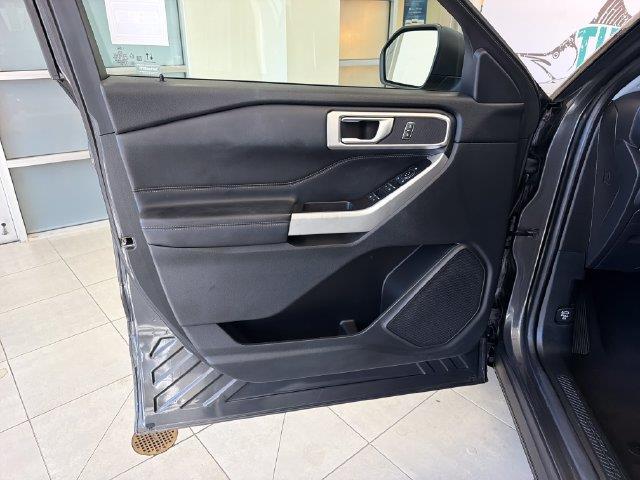 2020 Ford Explorer - $21,900