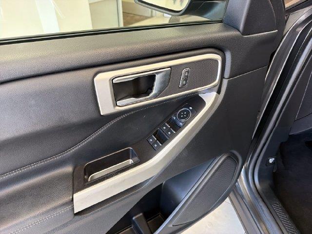 2020 Ford Explorer - $21,900