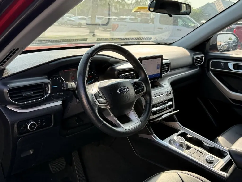 2023 Ford Explorer - $25,998